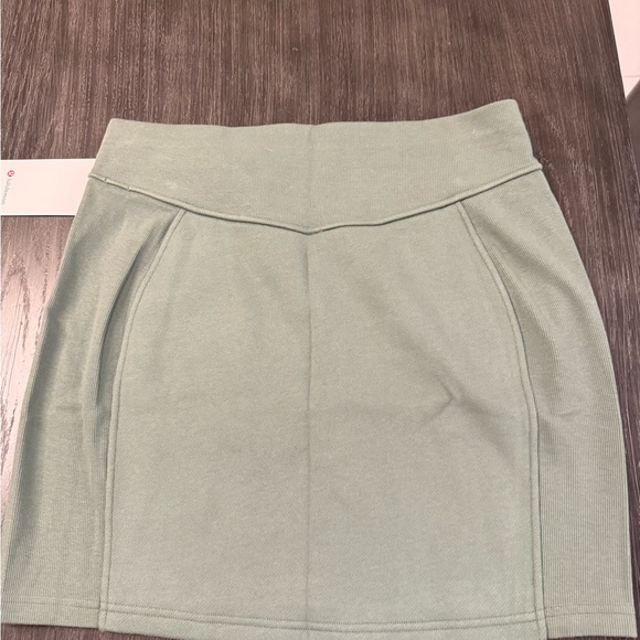 Lululemon High Rise Women's Mini Skirt Size Large NWT - Picture 2 of 4